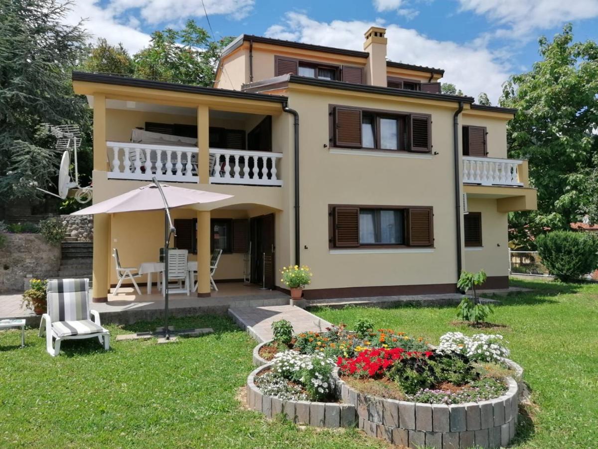 Apartman Lori Ловран Екстериор снимка
