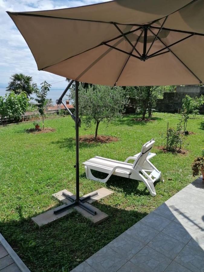 Apartman Lori Ловран Екстериор снимка