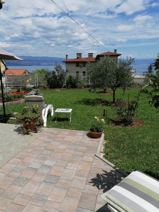 Apartman Lori Ловран Екстериор снимка
