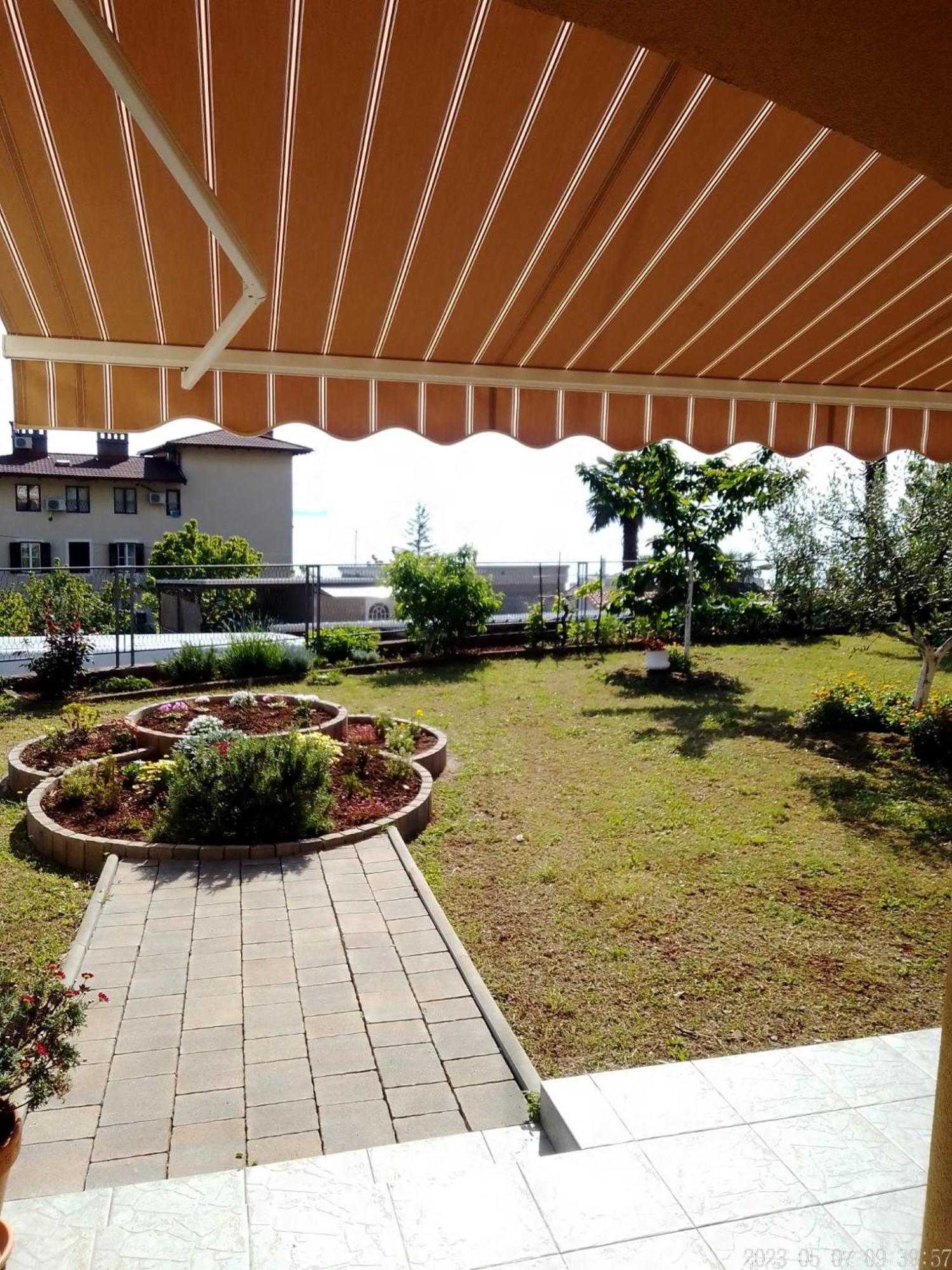 Apartman Lori Ловран Екстериор снимка