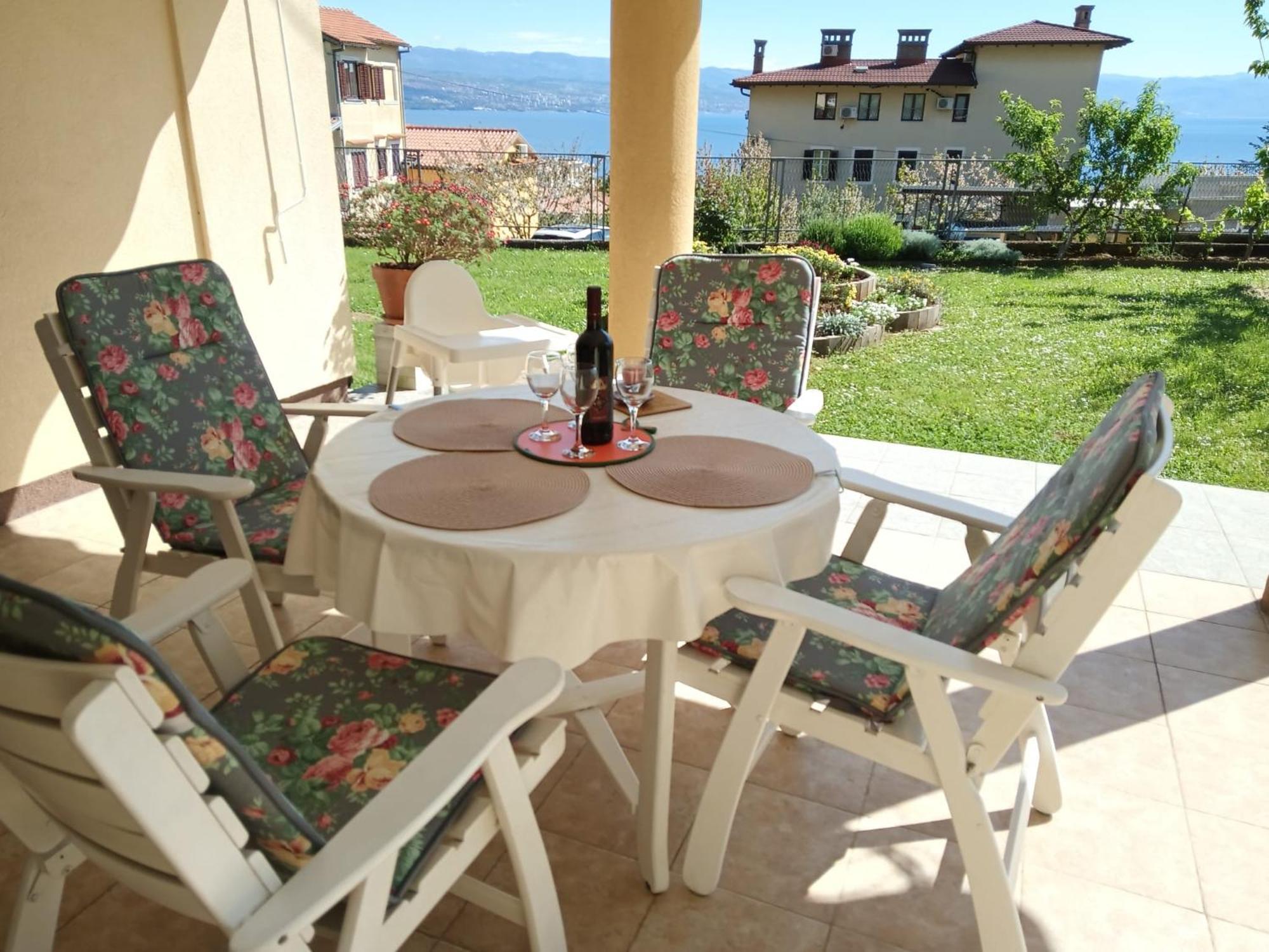 Apartman Lori Ловран Екстериор снимка